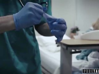 Pur tabou perv medico donne ado patient vagin examen