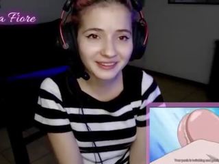 18yo youtuber krijgt gedraaid op toekijken hentai gedurende de stroom en masturbeert - emma fiore